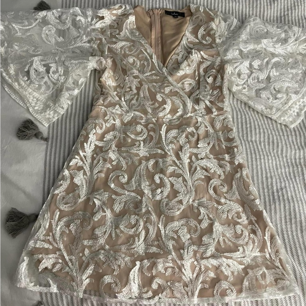 Lulus bell sleeved lace dress